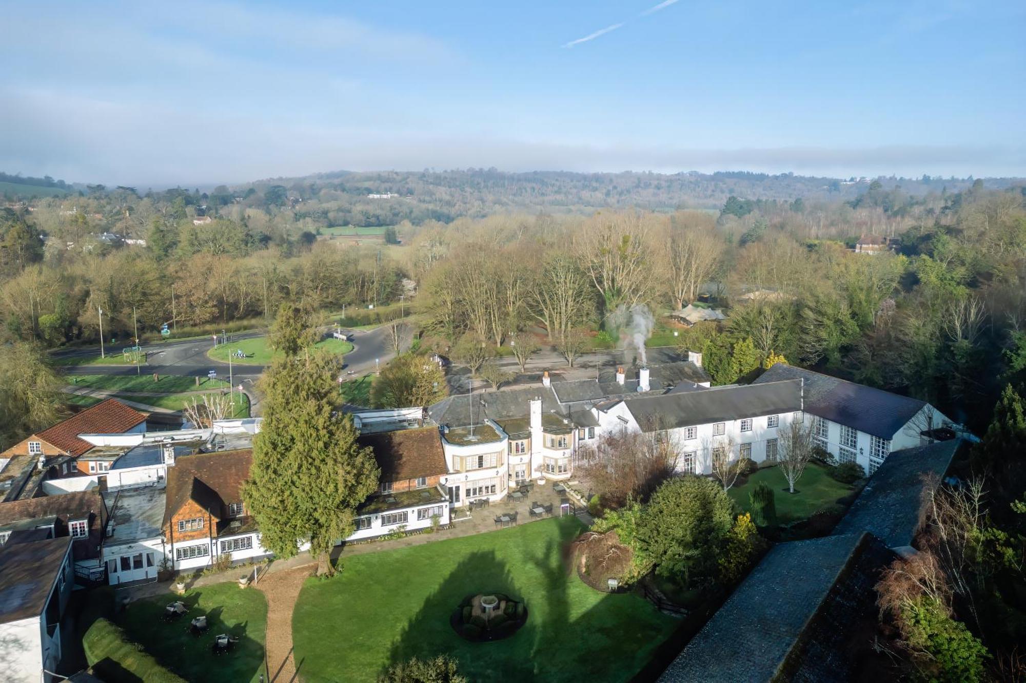 Sunday Box Hill Burford Bridge Hotel دوركينغ المظهر الخارجي الصورة