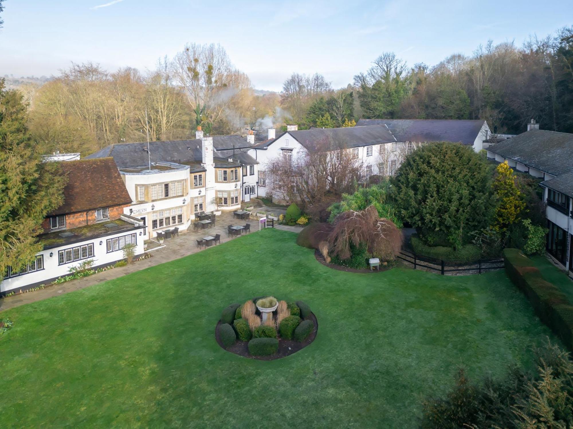 Sunday Box Hill Burford Bridge Hotel دوركينغ المظهر الخارجي الصورة