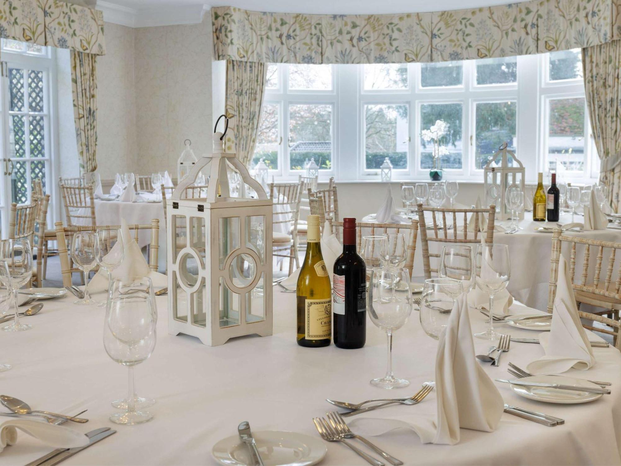 Sunday Box Hill Burford Bridge Hotel دوركينغ المظهر الخارجي الصورة