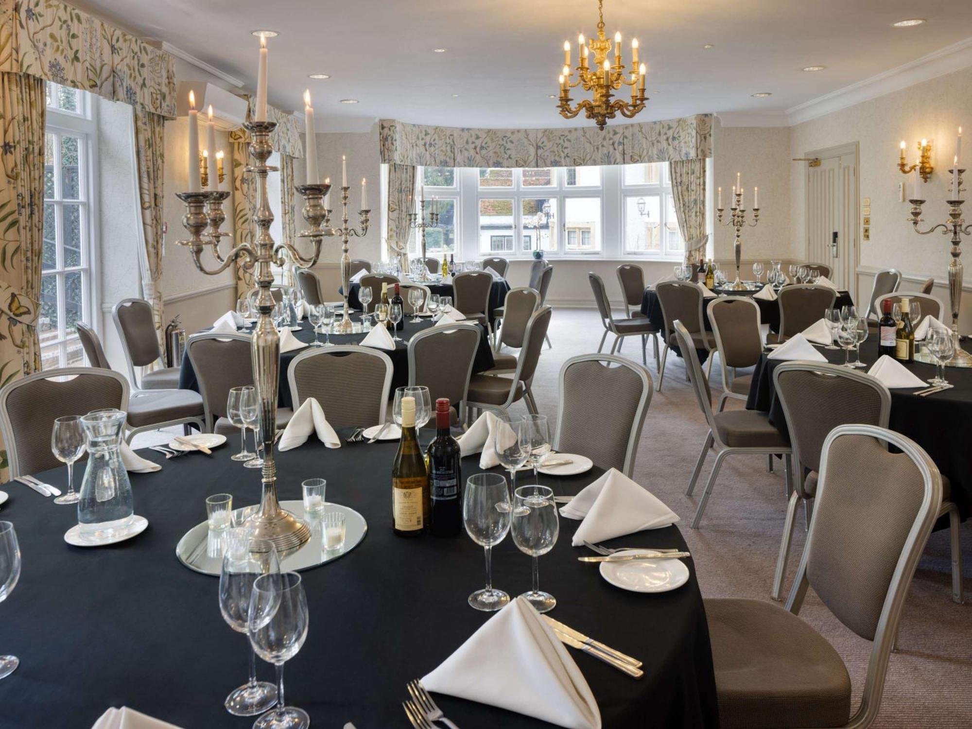 Sunday Box Hill Burford Bridge Hotel دوركينغ المظهر الخارجي الصورة