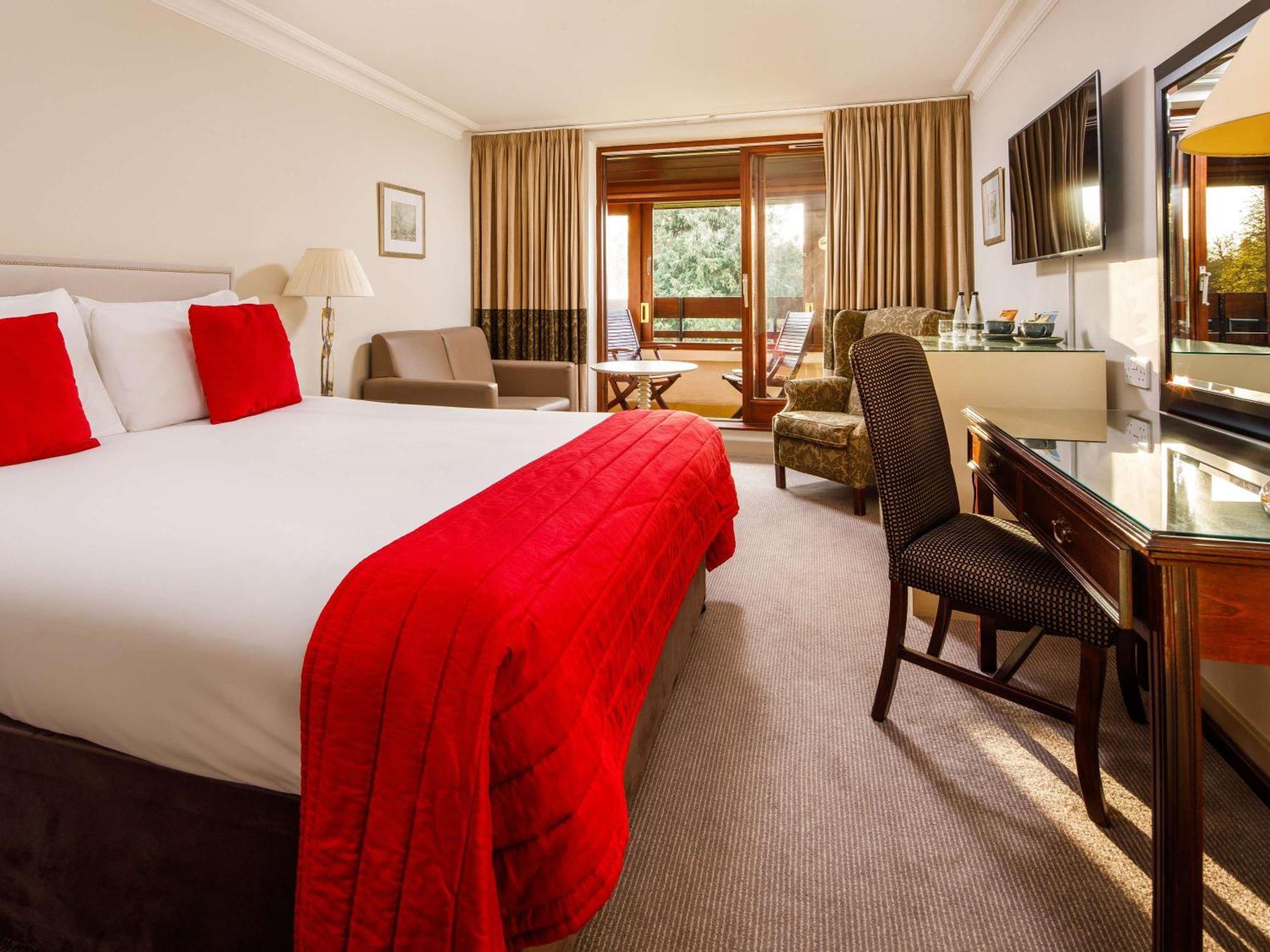 Sunday Box Hill Burford Bridge Hotel دوركينغ المظهر الخارجي الصورة