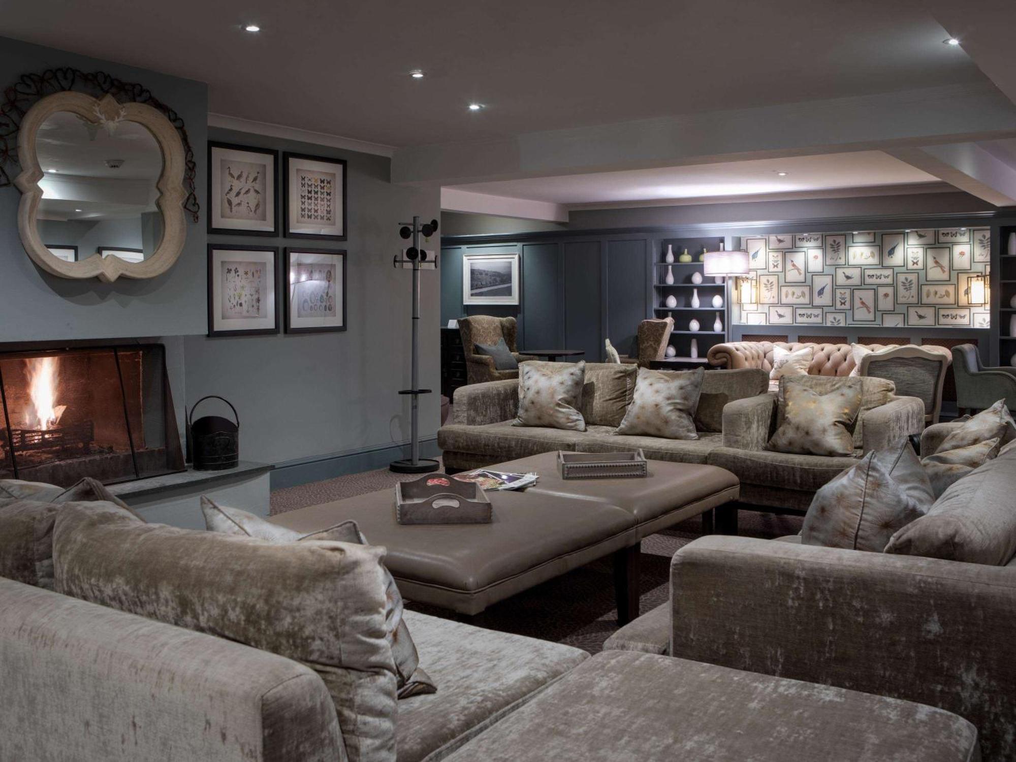 Sunday Box Hill Burford Bridge Hotel دوركينغ المظهر الخارجي الصورة
