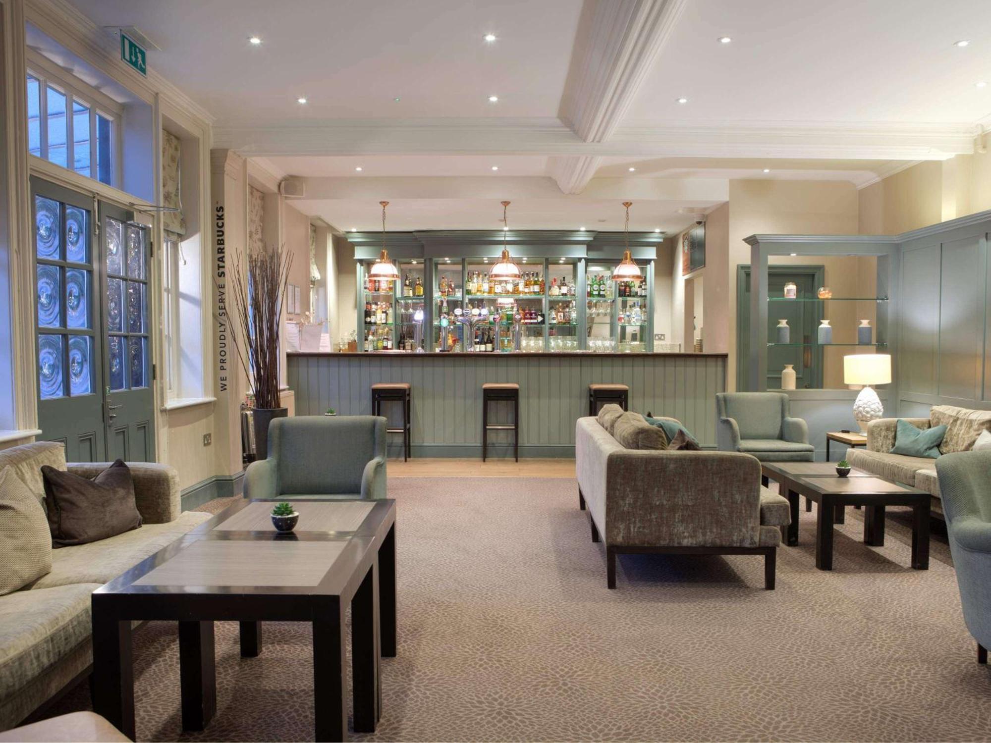 Sunday Box Hill Burford Bridge Hotel دوركينغ المظهر الخارجي الصورة