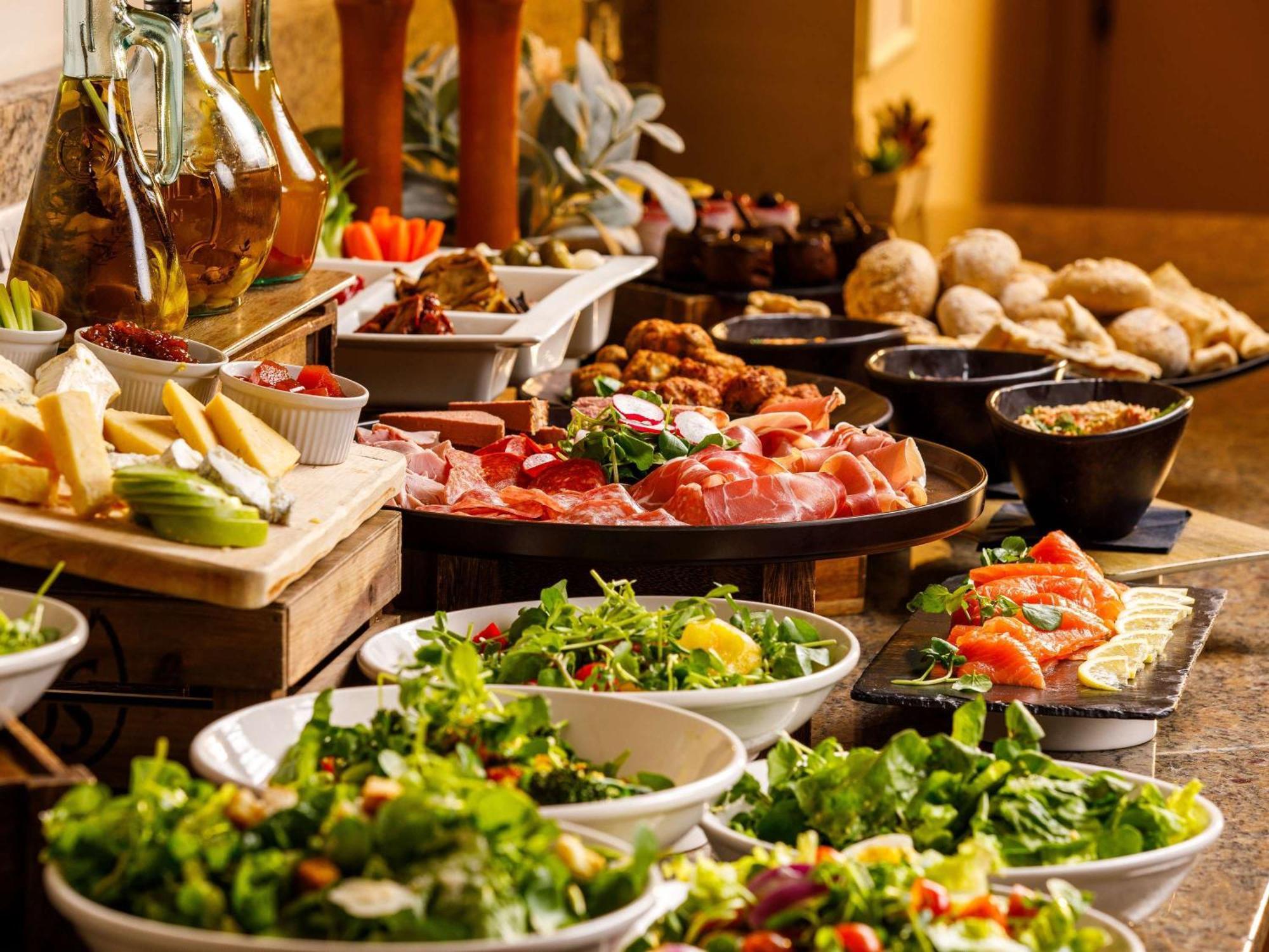 Sunday Box Hill Burford Bridge Hotel دوركينغ المظهر الخارجي الصورة