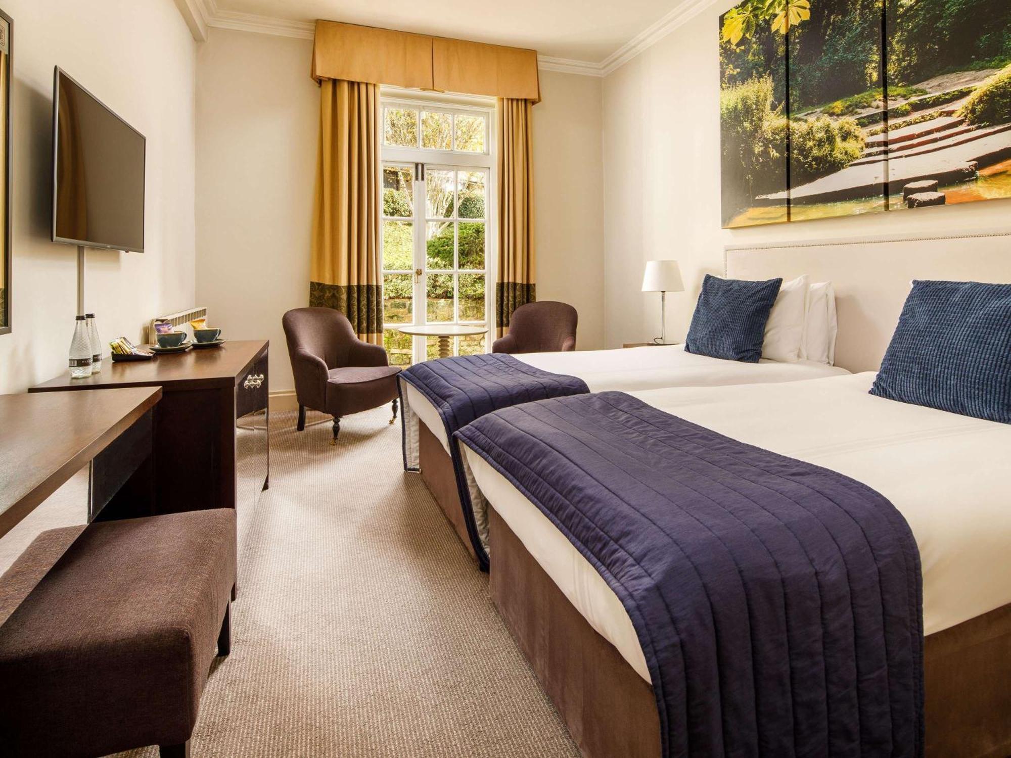 Sunday Box Hill Burford Bridge Hotel دوركينغ المظهر الخارجي الصورة