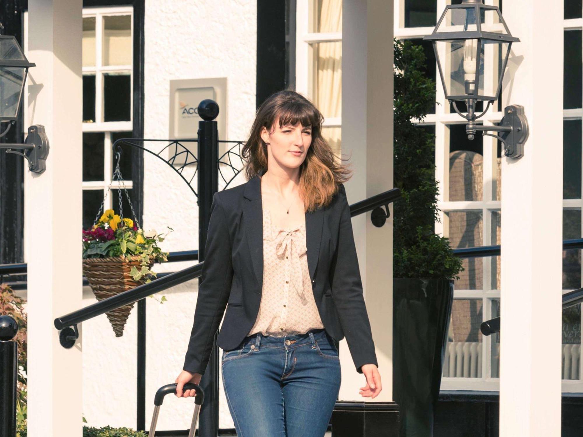 Sunday Box Hill Burford Bridge Hotel دوركينغ المظهر الخارجي الصورة
