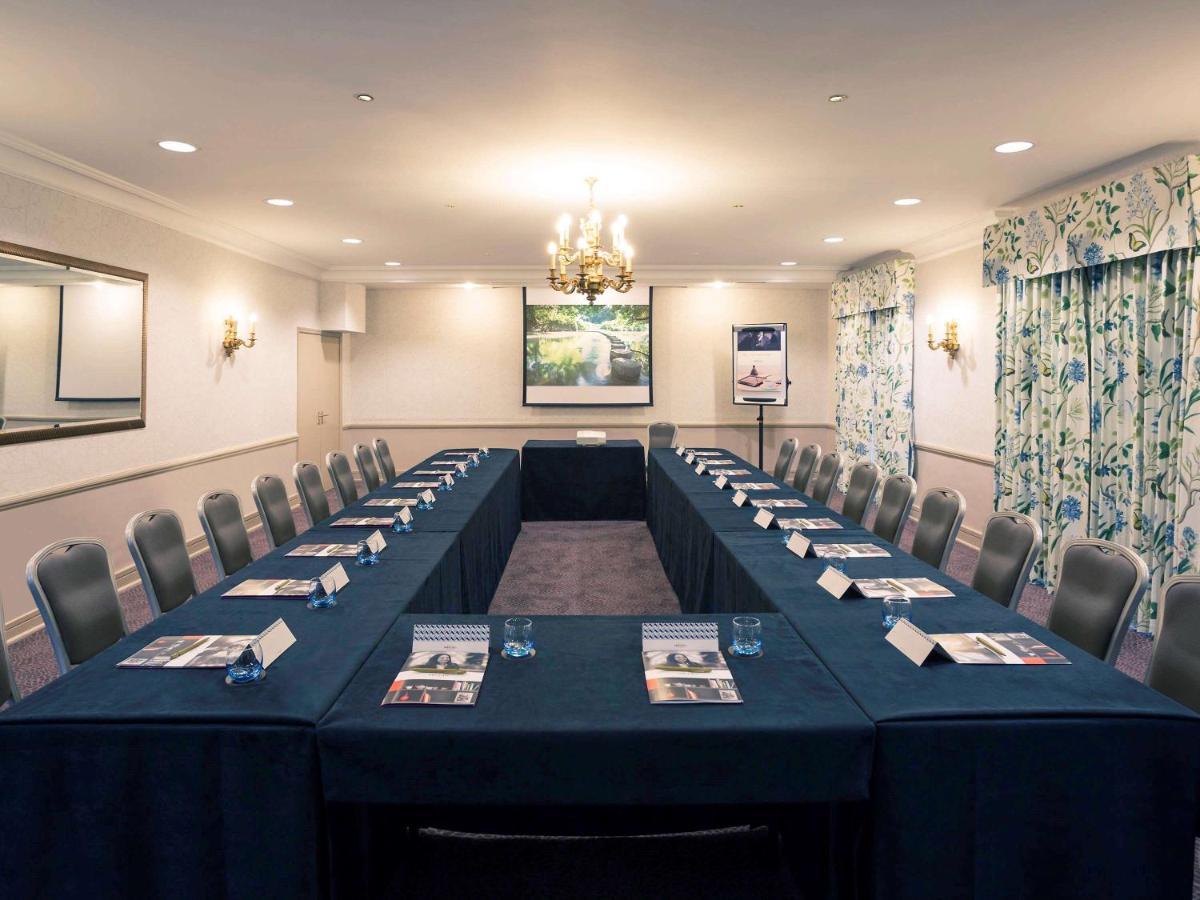 Sunday Box Hill Burford Bridge Hotel دوركينغ المظهر الخارجي الصورة